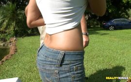 Ravishing sweetie Toni she started moaning from pleasure