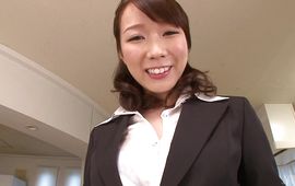Lusty Hitomi Oki knows how to kindle her stranger