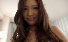 Appetizing mature babe Yui Kasuga receives a thick dangler in her wet taco