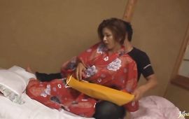 Luxurious mom sucks fuck stick and gets fucked hard