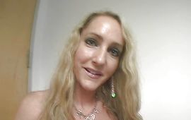 Mature blond Lori is aphrodisiac and bonks like a real pro