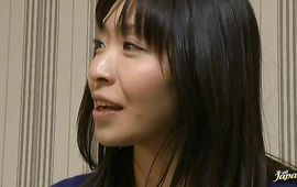 Sinful Riri Kohda yearns for some beef bayonet engulfing