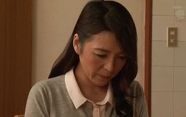 Pleasant mature Yukie Mizukami eagerly sucks a thick jock